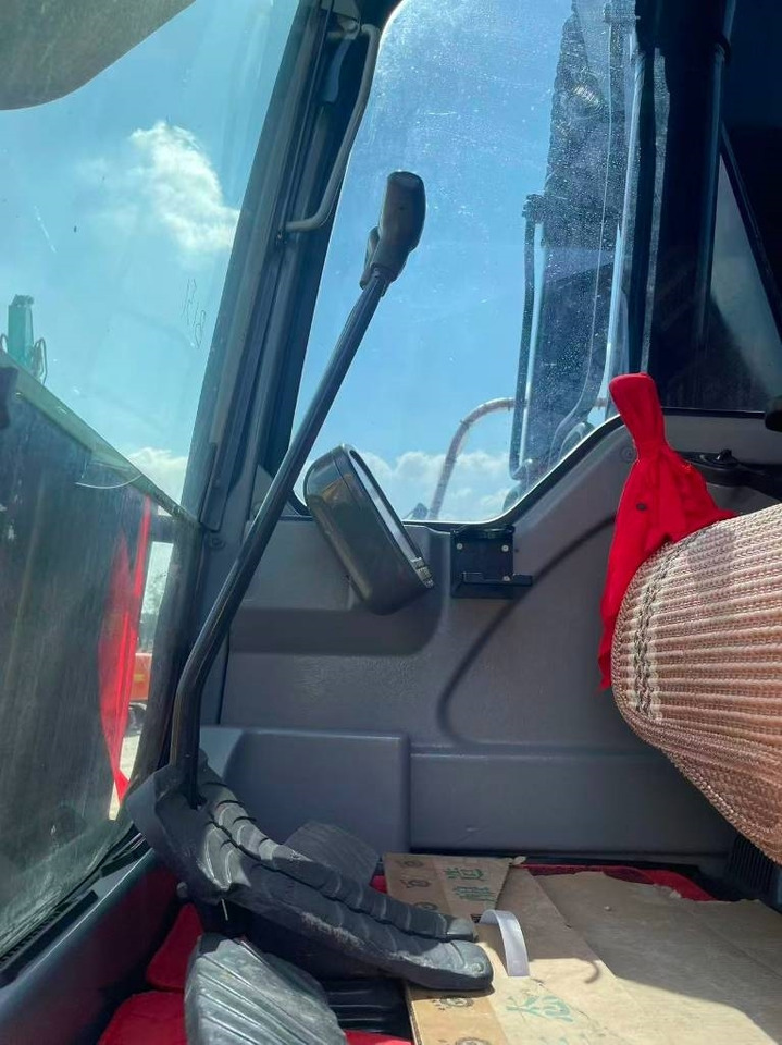 Volvo EC 240 - Pelle sur chenille: photos 5 Volvo EC 240 - Pelle sur chenille: photos 5