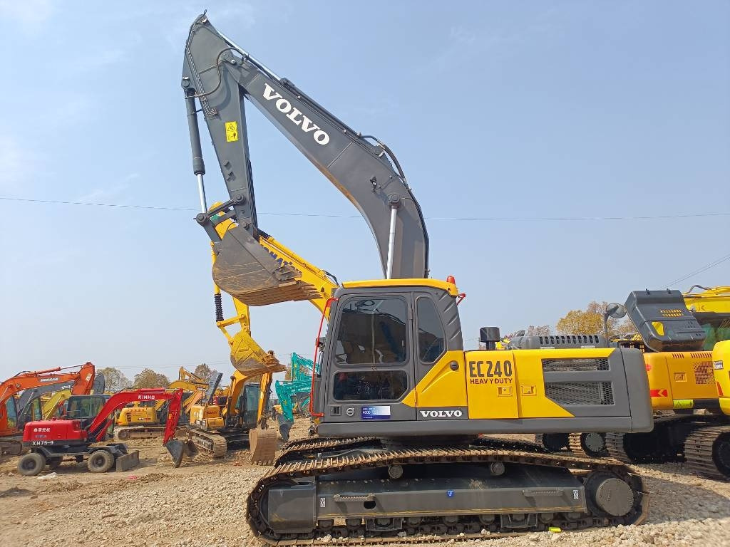 Volvo EC 240  - Pelle sur chenille: photos 1 Volvo EC 240  - Pelle sur chenille: photos 1