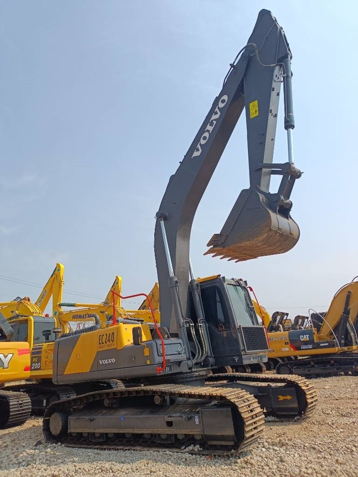 Volvo EC 240  - Pelle sur chenille: photos 2 Volvo EC 240  - Pelle sur chenille: photos 2