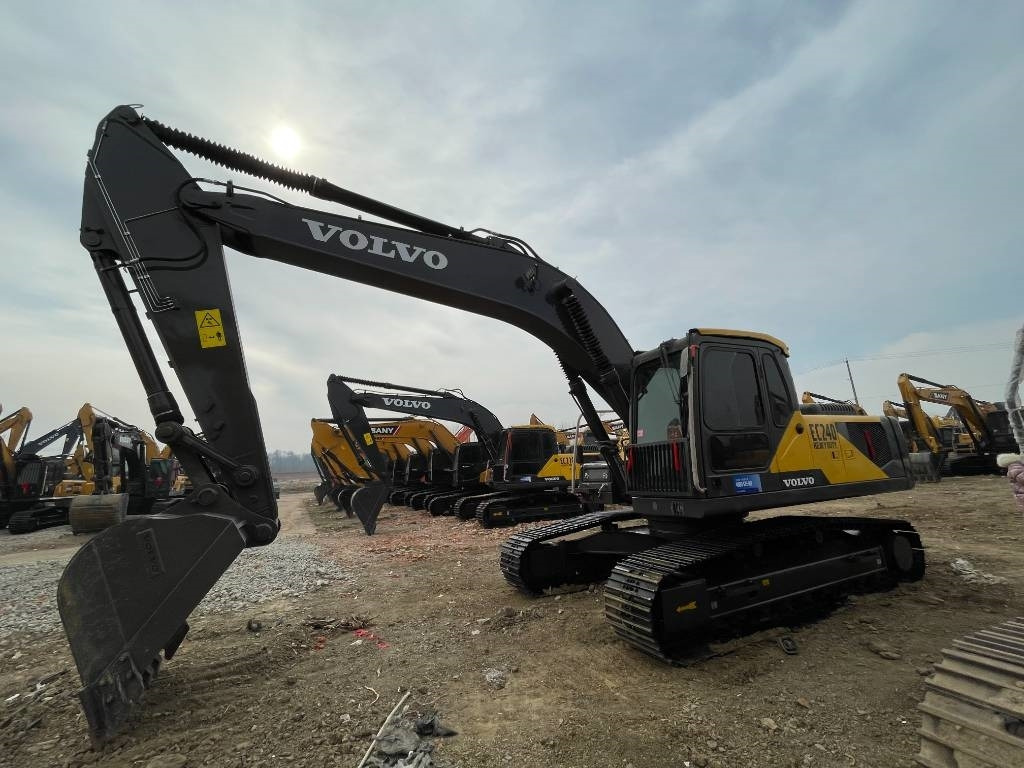 Volvo EC 240 - Pelle sur chenille: photos 3 Volvo EC 240 - Pelle sur chenille: photos 3