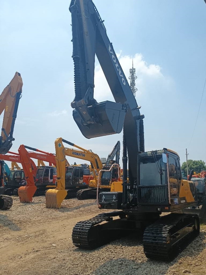 Volvo EC 240 - Pelle sur chenille: photos 4 Volvo EC 240 - Pelle sur chenille: photos 4