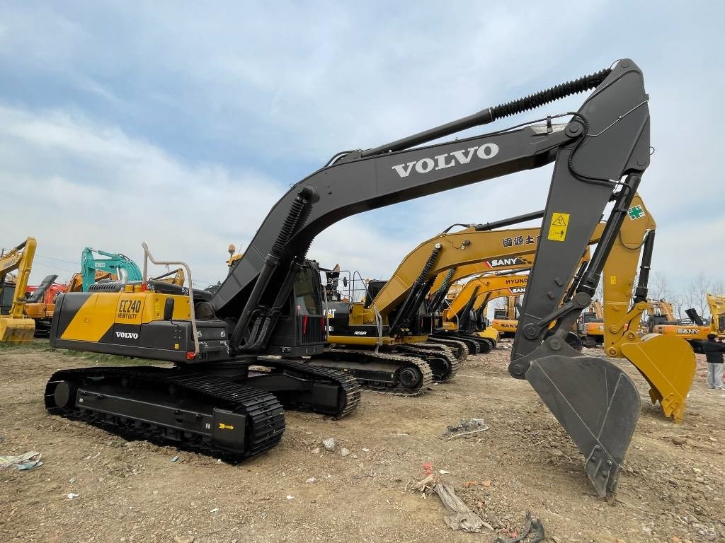 Volvo EC 240 - Pelle sur chenille: photos 1 Volvo EC 240 - Pelle sur chenille: photos 1
