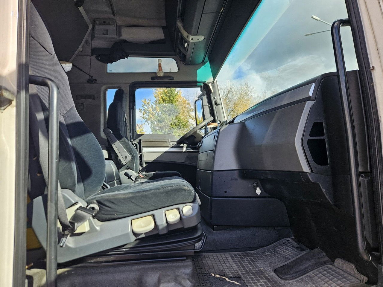 Tracteur routier MAN TGX 18.440 intarder - automatic - 2009 year: photos 9 Tracteur routier MAN TGX 18.440 intarder - automatic - 2009 year: photos 9