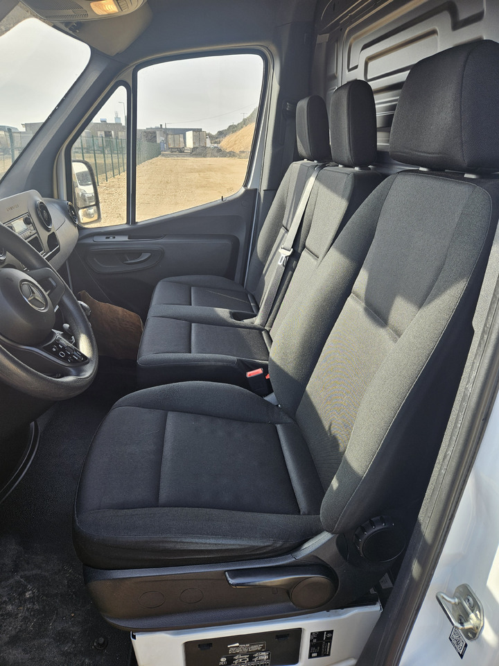 Mercedes-Benz Mercedes-Benz Sprinter L2H2 907 315 CDI - Fourgon grand volume: photos 5 Mercedes-Benz Mercedes-Benz Sprinter L2H2 907 315 CDI - Fourgon grand volume: photos 5