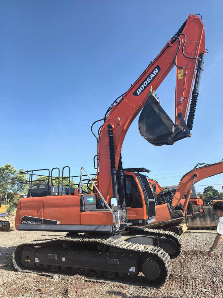 DOOSAN DX300 used excavator - Grue mobile: photos 5 DOOSAN DX300 used excavator - Grue mobile: photos 5
