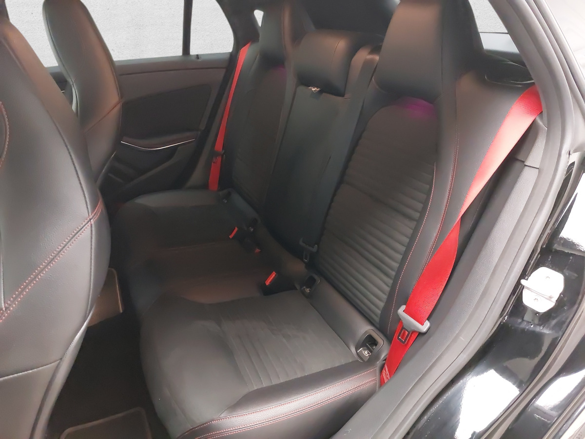 Voiture MERCEDES BENZ CLA 45 AMG KOMBI: photos 13