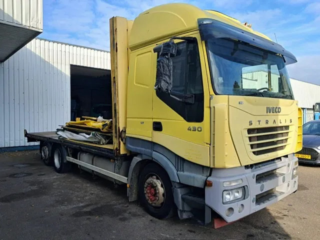 Iveco Stralis 430 , 6x2 , Manual Gearbox , Euro 3 - Camion à rideaux coulissants: photos 4 Iveco Stralis 430 , 6x2 , Manual Gearbox , Euro 3 - Camion à rideaux coulissants: photos 4