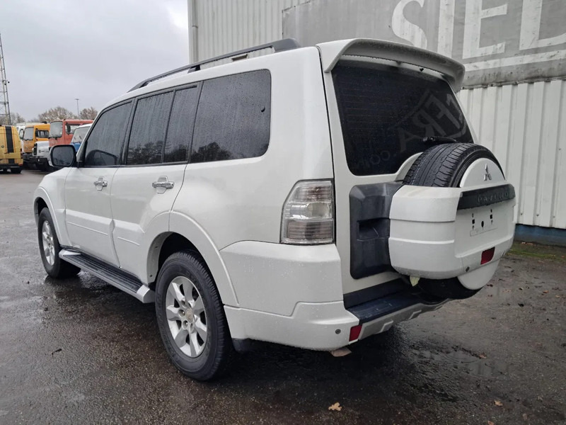 Mitsubishi Pajero GLS 3.5 - V6 , 4x4 , 7 Pers., Full Option - Voiture: photos 5 Mitsubishi Pajero GLS 3.5 - V6 , 4x4 , 7 Pers., Full Option - Voiture: photos 5