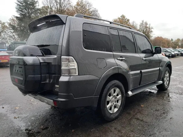 Mitsubishi Pajero GLS 3.5 - V6 , 4x4 , 7 Pers., Full Option - Voiture: photos 3 Mitsubishi Pajero GLS 3.5 - V6 , 4x4 , 7 Pers., Full Option - Voiture: photos 3