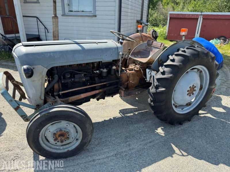 Tracteur agricole 1959 Ferguson 35 gullfisk: photos 1