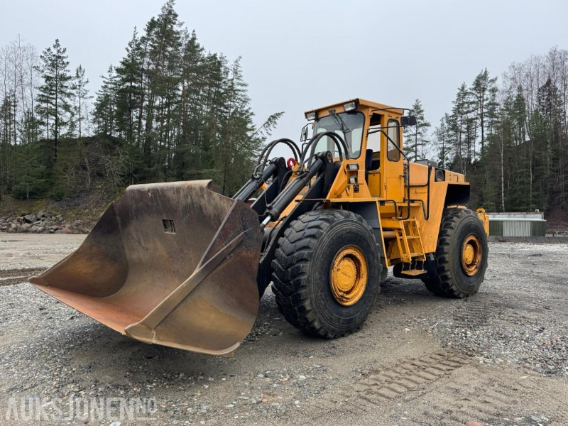 1984 Volvo BM 4600 HJULLASTER, HYDRAULISK HURTIGFESTE, SKUFFE, LØFTEBOM OG PALLEGAFLER - Chargeuse sur pneus: photos 1 1984 Volvo BM 4600 HJULLASTER, HYDRAULISK HURTIGFESTE, SKUFFE, LØFTEBOM OG PALLEGAFLER - Chargeuse sur pneus: photos 1