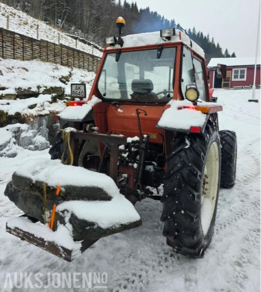 1986 Fiat 80-90 MVA FRI TRAKTOR MED FRONSKUFFE OG TRIMA FRONTLASTER - Tracteur agricole: photos 5 1986 Fiat 80-90 MVA FRI TRAKTOR MED FRONSKUFFE OG TRIMA FRONTLASTER - Tracteur agricole: photos 5