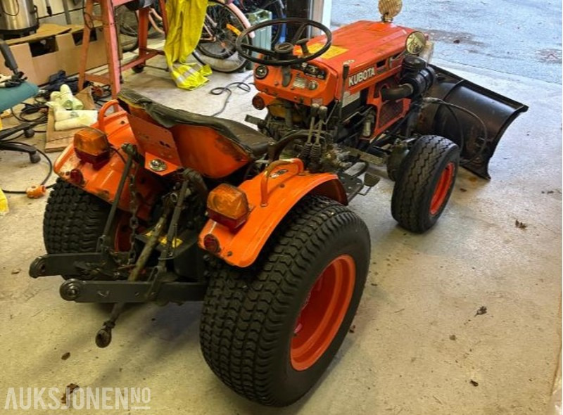 1998 Kubota B7100 Traktor - L'équipement de construction: photos 3 1998 Kubota B7100 Traktor - L'équipement de construction: photos 3
