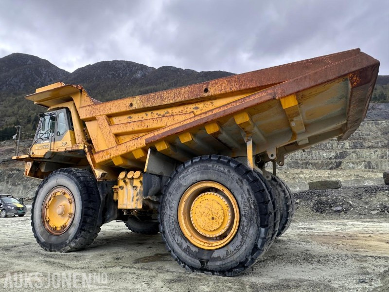 2001 Komatsu HD 785-5 Tipptruck - Tombereau: photos 3 2001 Komatsu HD 785-5 Tipptruck - Tombereau: photos 3