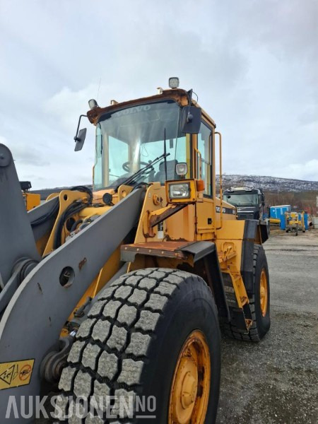 2001 Volvo L90, 3dje FUNKSJON, NYE VINTER DEKK ,SENTALSMØRING, HURTIGKOBLING, 16.200 arbeidstimer, - Chargeuse sur pneus: photos 4 2001 Volvo L90, 3dje FUNKSJON, NYE VINTER DEKK ,SENTALSMØRING, HURTIGKOBLING, 16.200 arbeidstimer, - Chargeuse sur pneus: photos 4