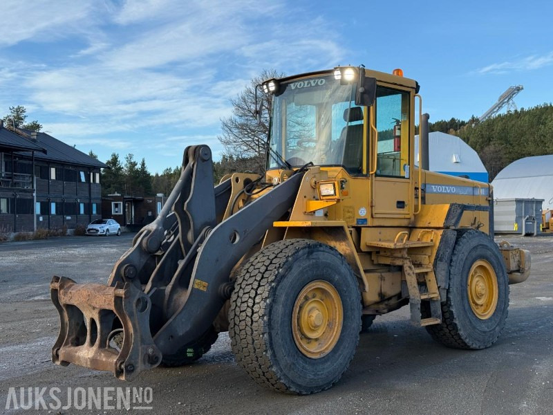 2001 Volvo L90D - 8868t - 17 000kg - Chargeuse sur pneus: photos 1 2001 Volvo L90D - 8868t - 17 000kg - Chargeuse sur pneus: photos 1