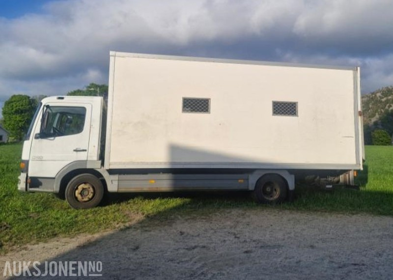 2003 Mercedes-Benz 818 - Skapbil/dyretansportbil - Camion bétaillère: photos 5 2003 Mercedes-Benz 818 - Skapbil/dyretansportbil - Camion bétaillère: photos 5