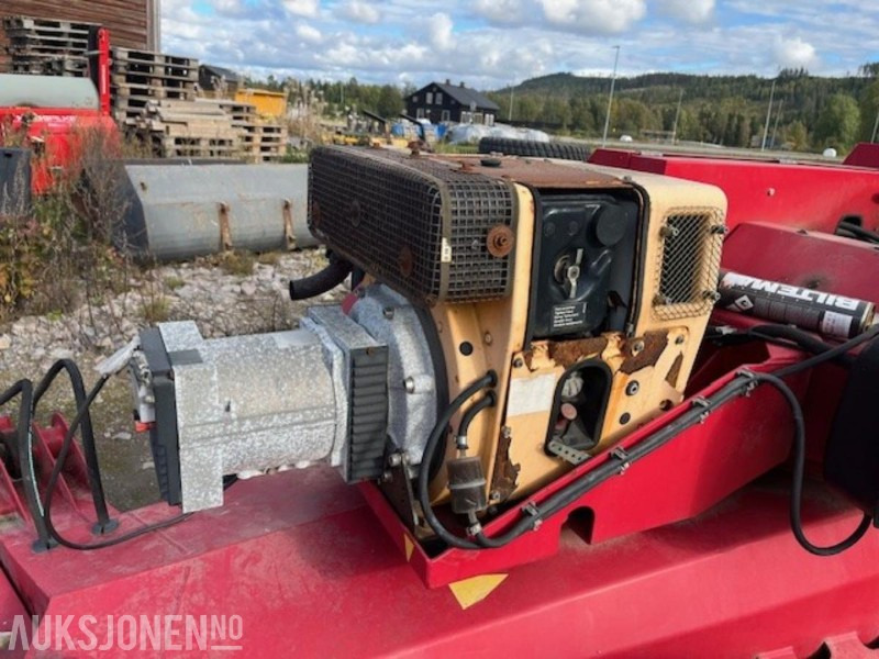 2004 Denka DL 28, 28 METER LIFT - Nacelle: photos 4 2004 Denka DL 28, 28 METER LIFT - Nacelle: photos 4