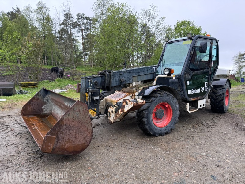 2005 Bobcat T35120SL Teleskoptruck / Teleskoplaster - 4x4x4 - avvatringssylinder - Støttelabber - Hydraulisk redskapslås - Jibb - Skuffe - 2 stk pallegafler - Chariot télescopique: photos 1 2005 Bobcat T35120SL Teleskoptruck / Teleskoplaster - 4x4x4 - avvatringssylinder - Støttelabber - Hydraulisk redskapslås - Jibb - Skuffe - 2 stk pallegafler - Chariot télescopique: photos 1