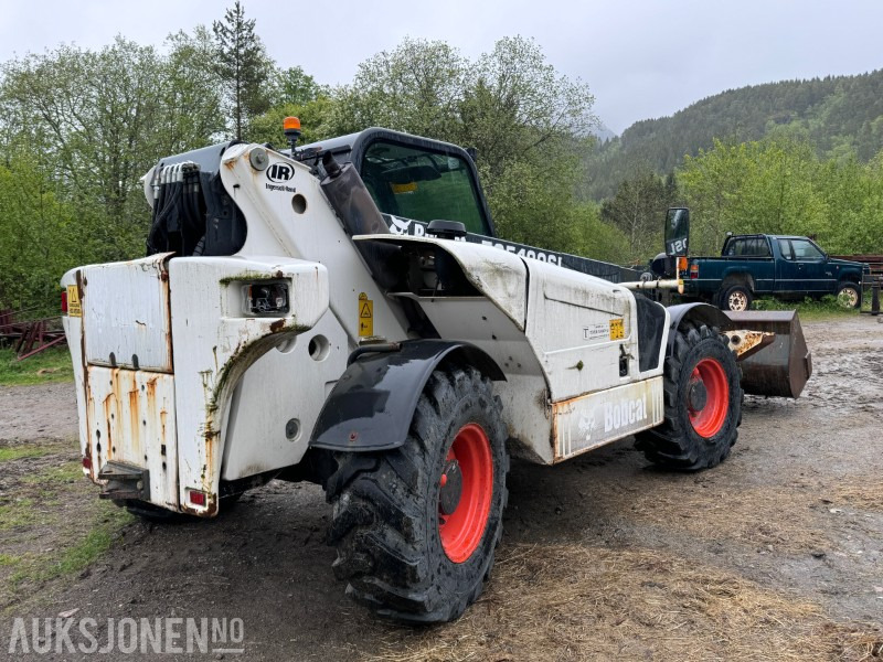 2005 Bobcat T35120SL Teleskoptruck / Teleskoplaster - 4x4x4 - avvatringssylinder - Støttelabber - Hydraulisk redskapslås - Jibb - Skuffe - 2 stk pallegafler - Chariot télescopique: photos 4 2005 Bobcat T35120SL Teleskoptruck / Teleskoplaster - 4x4x4 - avvatringssylinder - Støttelabber - Hydraulisk redskapslås - Jibb - Skuffe - 2 stk pallegafler - Chariot télescopique: photos 4