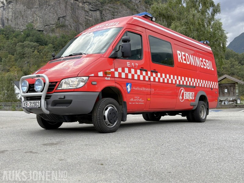 2005 Mercedes-Benz Sprinter 4-motion / 4X4 redningsbil - fullutstyrt - Camion de pompier: photos 1 2005 Mercedes-Benz Sprinter 4-motion / 4X4 redningsbil - fullutstyrt - Camion de pompier: photos 1