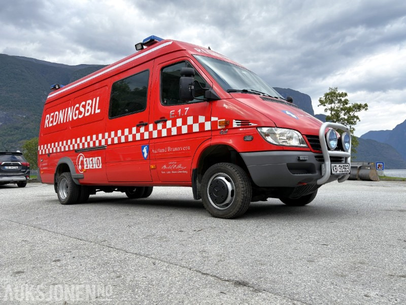 2005 Mercedes-Benz Sprinter 4-motion / 4X4 redningsbil - fullutstyrt - Camion de pompier: photos 2 2005 Mercedes-Benz Sprinter 4-motion / 4X4 redningsbil - fullutstyrt - Camion de pompier: photos 2