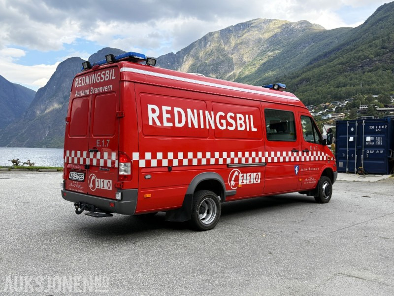 2005 Mercedes-Benz Sprinter 4-motion / 4X4 redningsbil - fullutstyrt - Camion de pompier: photos 3 2005 Mercedes-Benz Sprinter 4-motion / 4X4 redningsbil - fullutstyrt - Camion de pompier: photos 3