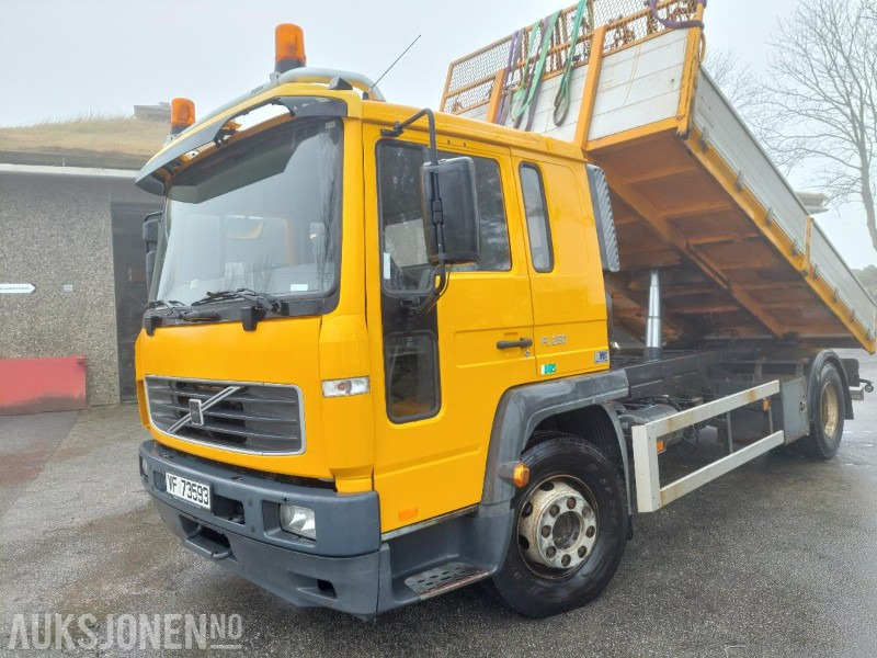 2006 Volvo FL6H 4X2 med solid bakmontert HMV kran med fjernstyring EU OK - Camion benne: photos 2 2006 Volvo FL6H 4X2 med solid bakmontert HMV kran med fjernstyring EU OK - Camion benne: photos 2