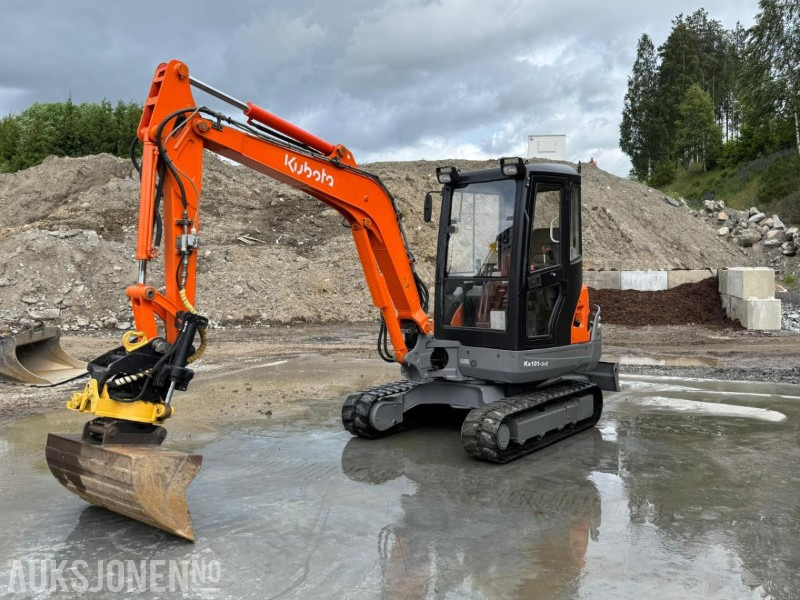 2010 Kubota KX101- 3t gravemaskin med Engcon tiltrotator, pusseskuffe og tannskuffe - Pelle: photos 1 2010 Kubota KX101- 3t gravemaskin med Engcon tiltrotator, pusseskuffe og tannskuffe - Pelle: photos 1