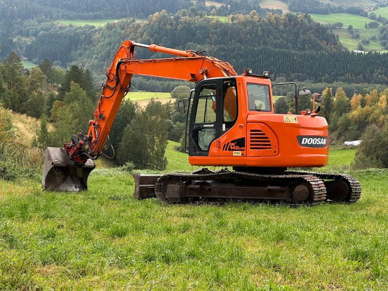 2011 Doosan DX140LCR gravemaskin - Rotortilt- 2 skuffer - Pelle: photos 3 2011 Doosan DX140LCR gravemaskin - Rotortilt- 2 skuffer - Pelle: photos 3