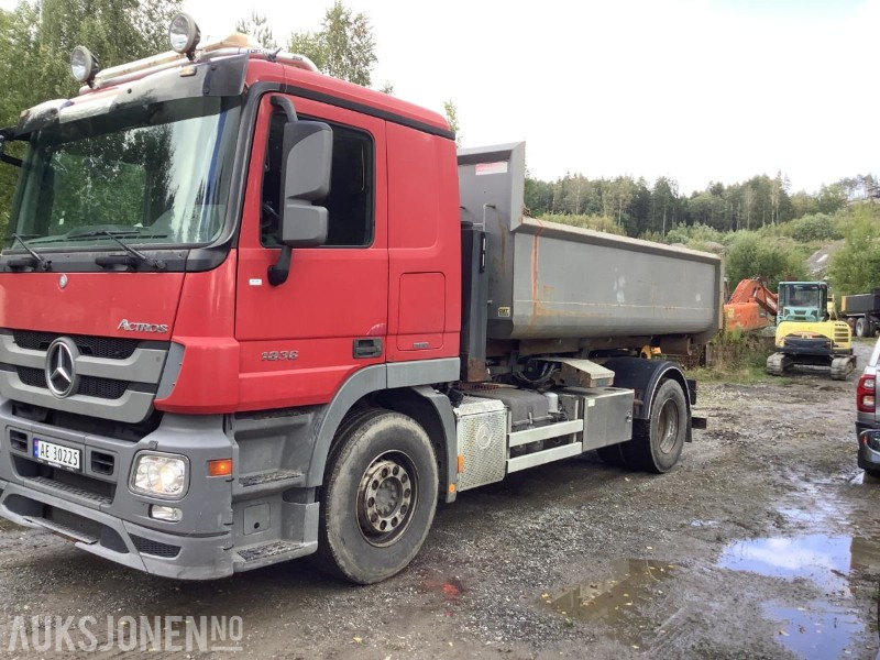 2011 Mercedes-Benz 1836L/45 4X2M - Camion ampliroll: photos 2 2011 Mercedes-Benz 1836L/45 4X2M - Camion ampliroll: photos 2