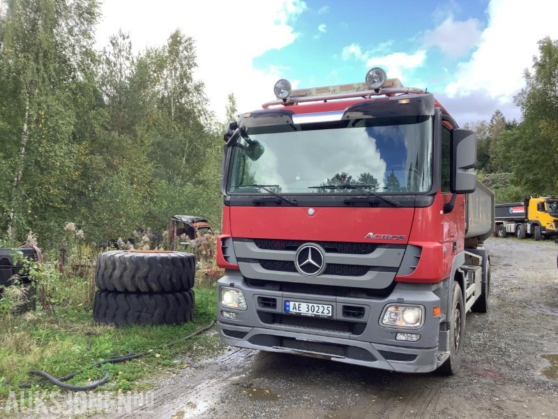 2011 Mercedes-Benz 1836L/45 4X2M - Camion ampliroll: photos 1 2011 Mercedes-Benz 1836L/45 4X2M - Camion ampliroll: photos 1