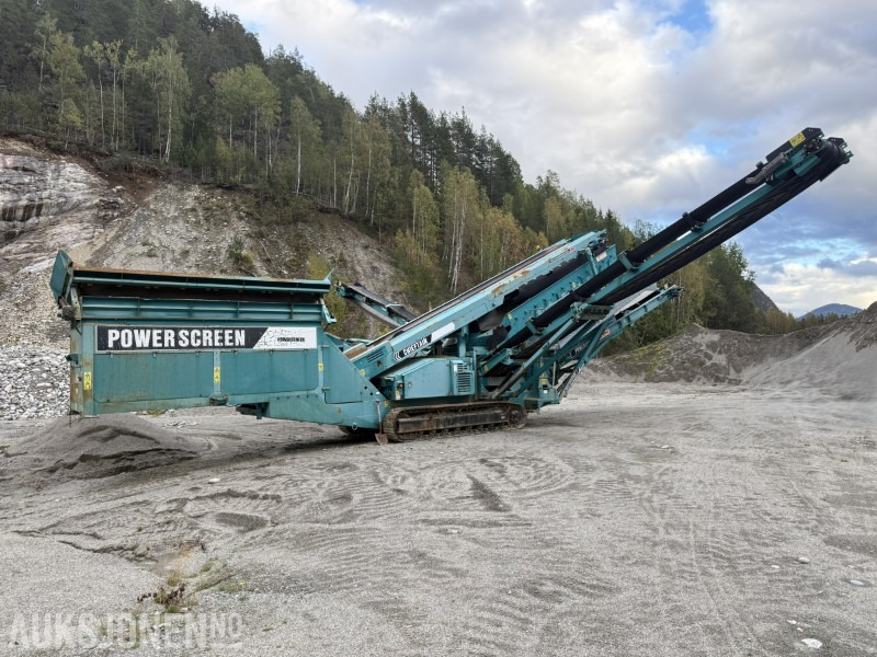 2011 Powerscreen Chieftain 1700 – 2011 modell - 4 Fraksjoner – kun 450 timer - Crible: photos 1 2011 Powerscreen Chieftain 1700 – 2011 modell - 4 Fraksjoner – kun 450 timer - Crible: photos 1