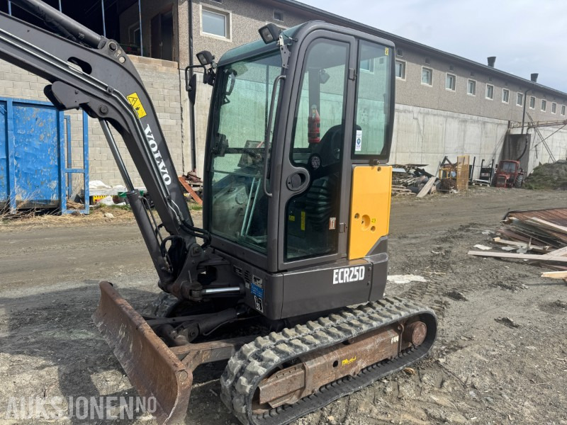 2013 Volvo ECR25D gravemaskin med 3 skuffer - Mini pelle: photos 5 2013 Volvo ECR25D gravemaskin med 3 skuffer - Mini pelle: photos 5