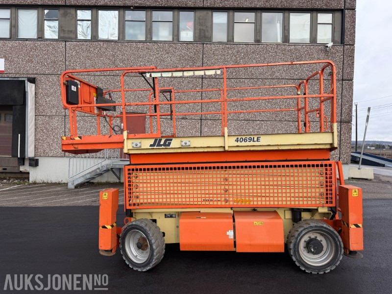 2014 JLG 4069LE - elektrisk sakselift med arbeidshøyde på 14m - Nacelle: photos 3 2014 JLG 4069LE - elektrisk sakselift med arbeidshøyde på 14m - Nacelle: photos 3