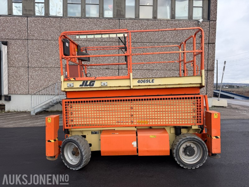 2014 JLG 4069LE - elektrisk sakselift med arbeidshøyde på 14m - Nacelle: photos 2 2014 JLG 4069LE - elektrisk sakselift med arbeidshøyde på 14m - Nacelle: photos 2