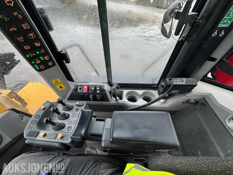 Chargeuse sur pneus 2015 CAT 966M FOREST MACHINE HJULLASTER, VEKT, SENTRALSMØRING, FULL SERVICEHISTORIKK, SKUFFE: photos 27 Chargeuse sur pneus 2015 CAT 966M FOREST MACHINE HJULLASTER, VEKT, SENTRALSMØRING, FULL SERVICEHISTORIKK, SKUFFE: photos 27