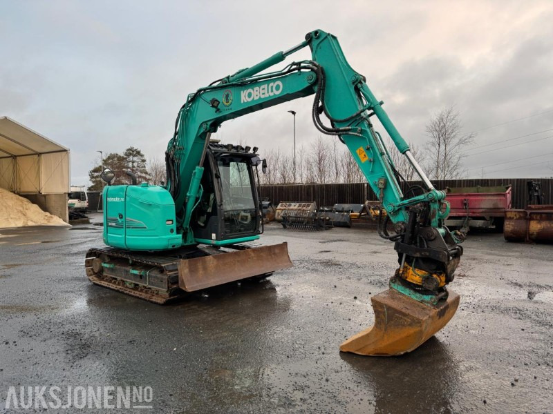 2015 Kobelco SK75SR-3E GRAVEMASKIN, ENGCON TILTROTATOR, SENTRALSMØRING, SERVICEHISTORIKK, 2 SKUFFER - Pelle: photos 2 2015 Kobelco SK75SR-3E GRAVEMASKIN, ENGCON TILTROTATOR, SENTRALSMØRING, SERVICEHISTORIKK, 2 SKUFFER - Pelle: photos 2
