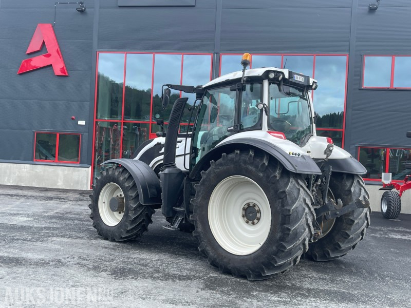 2015 Valtra T214D Versu Direct - Front Hydr. - EU OK 2027 - 50 km/t - Tracteur agricole: photos 3 2015 Valtra T214D Versu Direct - Front Hydr. - EU OK 2027 - 50 km/t - Tracteur agricole: photos 3