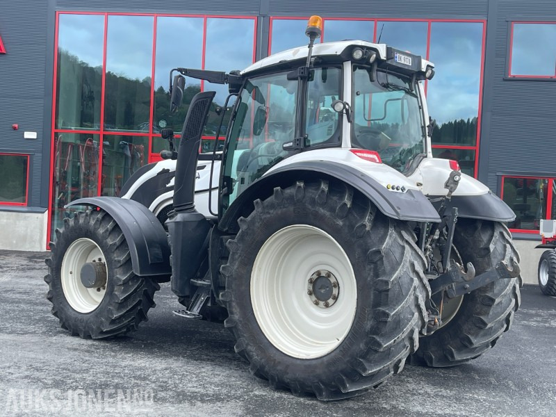 2015 Valtra T214D Versu Direct - Front Hydr. - EU OK 2027 - 50 km/t - Tracteur agricole: photos 4 2015 Valtra T214D Versu Direct - Front Hydr. - EU OK 2027 - 50 km/t - Tracteur agricole: photos 4