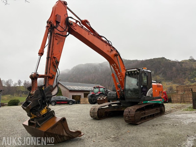 2016 Hitachi ZX210LC-5B med Engcon tiltrotator, planeringsskuffe og Gjerstad graveskuff - Pelle: photos 2 2016 Hitachi ZX210LC-5B med Engcon tiltrotator, planeringsskuffe og Gjerstad graveskuff - Pelle: photos 2