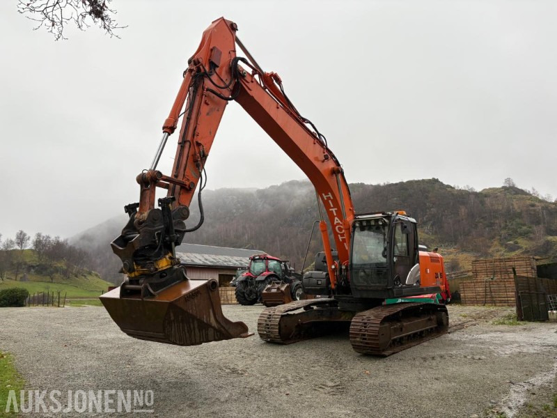 2016 Hitachi ZX210LC-5B med Engcon tiltrotator, planeringsskuffe og Gjerstad graveskuff - Pelle: photos 1 2016 Hitachi ZX210LC-5B med Engcon tiltrotator, planeringsskuffe og Gjerstad graveskuff - Pelle: photos 1