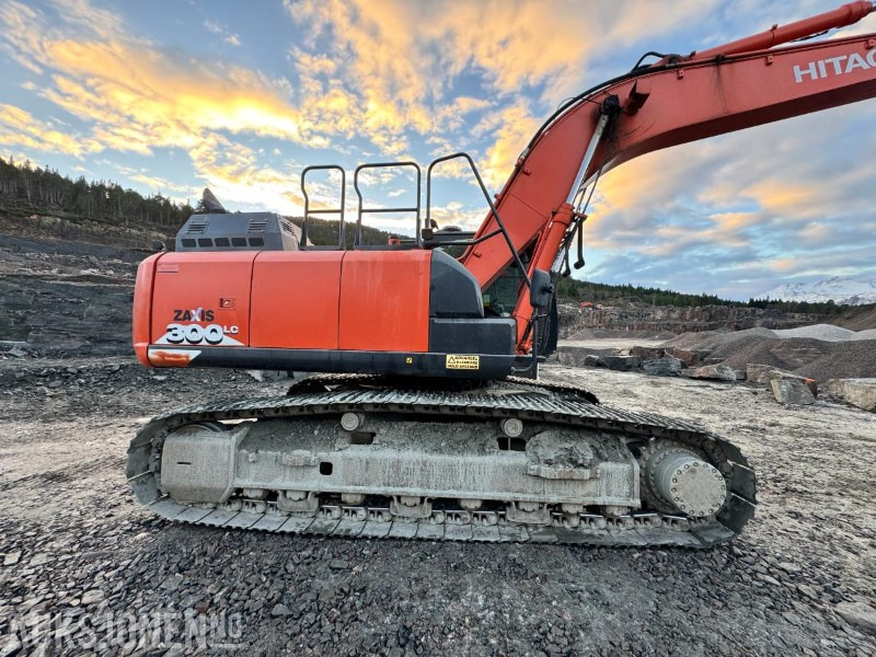 2016 Hitachi ZX300LC-6 - 31.600 kg - OilQuick - Webasto - Bunkringspumpe - Hammerhydraulikk / tilleggshydraulikk - Sertifiseres før salg - Pelle: photos 4 2016 Hitachi ZX300LC-6 - 31.600 kg - OilQuick - Webasto - Bunkringspumpe - Hammerhydraulikk / tilleggshydraulikk - Sertifiseres før salg - Pelle: photos 4