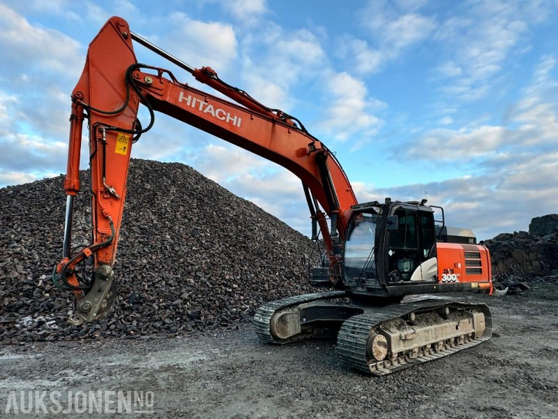2016 Hitachi ZX300LC-6 - 31.600 kg - OilQuick - Webasto - Bunkringspumpe - Hammerhydraulikk / tilleggshydraulikk - Sertifiseres før salg - Pelle: photos 1 2016 Hitachi ZX300LC-6 - 31.600 kg - OilQuick - Webasto - Bunkringspumpe - Hammerhydraulikk / tilleggshydraulikk - Sertifiseres før salg - Pelle: photos 1