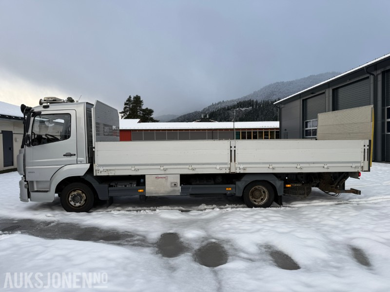 2016 Mercedes-Benz Atego 816 planbil med Zepro løftelem - C1 førarkort - Eu godkjent - Camion plateau: photos 2 2016 Mercedes-Benz Atego 816 planbil med Zepro løftelem - C1 førarkort - Eu godkjent - Camion plateau: photos 2