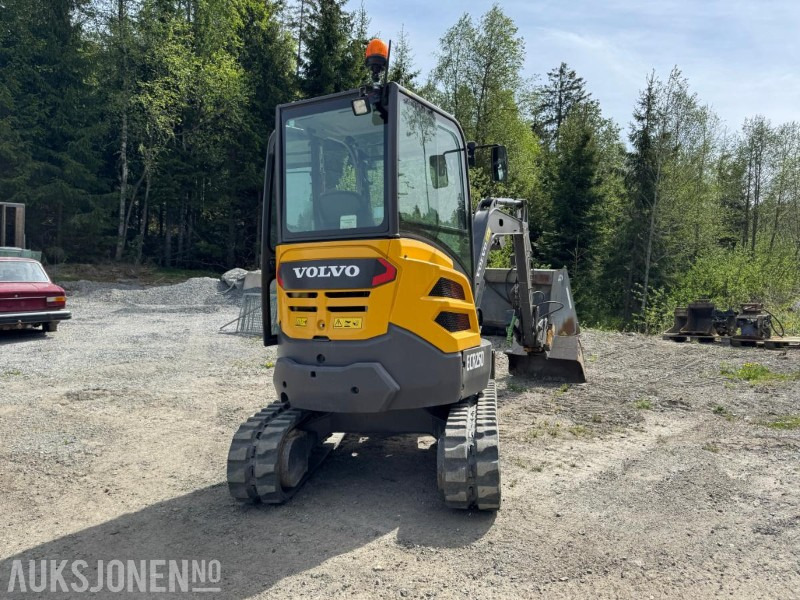 2017 Volvo ECR25D m/Engcon tiltrotator, SE-klype, 3 skuffer, vibroplate, 891 timer, Minigraver - Mini pelle: photos 5 2017 Volvo ECR25D m/Engcon tiltrotator, SE-klype, 3 skuffer, vibroplate, 891 timer, Minigraver - Mini pelle: photos 5