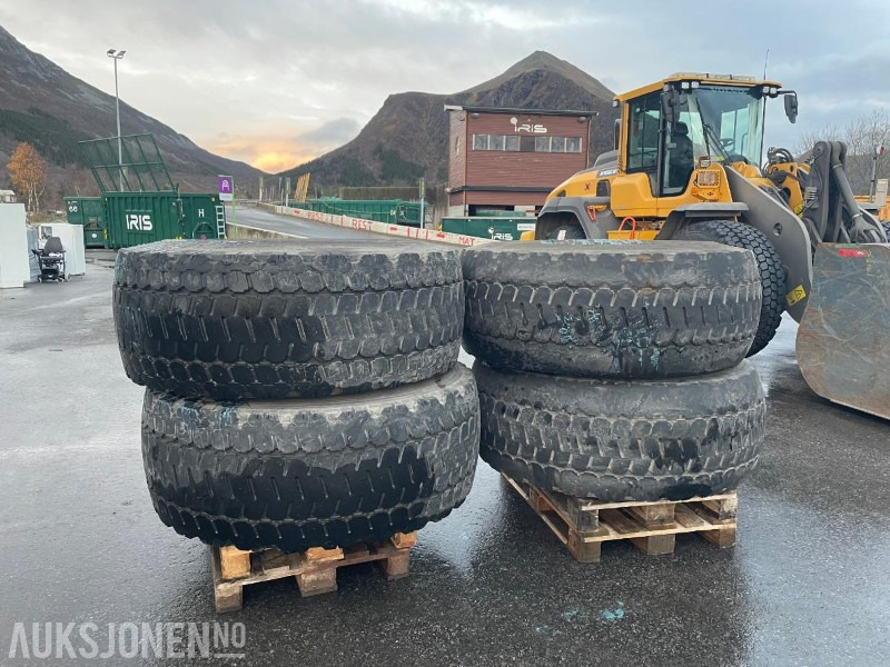 2018 Volvo 4 stk dekk uten felg - 4 stk Hjullaster hjul - Bridestone V-Steel Snow Wegde vsw 23.5 R25 - L'équipement de construction: photos 1 2018 Volvo 4 stk dekk uten felg - 4 stk Hjullaster hjul - Bridestone V-Steel Snow Wegde vsw 23.5 R25 - L'équipement de construction: photos 1
