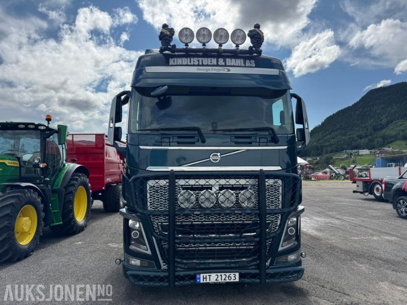 2018 Volvo FH16 8X4 Euro6 komplett tømmerbil med kran og henger. - Camion grumier: photos 2 2018 Volvo FH16 8X4 Euro6 komplett tømmerbil med kran og henger. - Camion grumier: photos 2