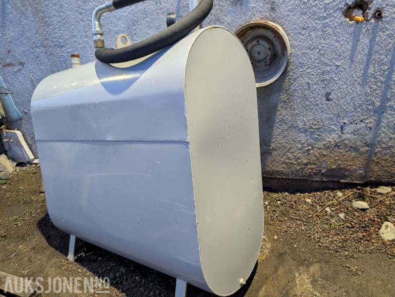 2019 Ubrukt dieseltank med brukt pumpe - L'équipement de construction: photos 1 2019 Ubrukt dieseltank med brukt pumpe - L'équipement de construction: photos 1