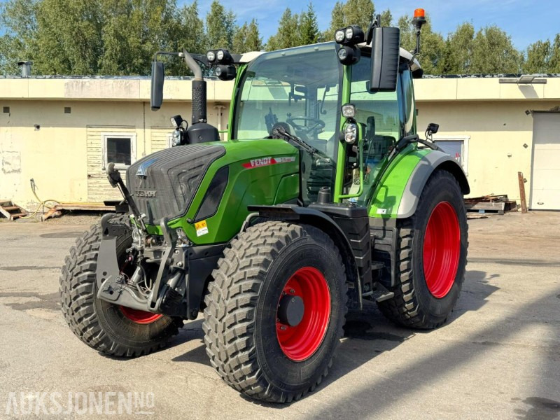 2022 Fendt 314 Vario DP 152 hk | serviceavtale | trinnløs girkasse | 12" FendtONE terminal | forakselfjæring | luftbrems - Tracteur agricole: photos 1 2022 Fendt 314 Vario DP 152 hk | serviceavtale | trinnløs girkasse | 12" FendtONE terminal | forakselfjæring | luftbrems - Tracteur agricole: photos 1